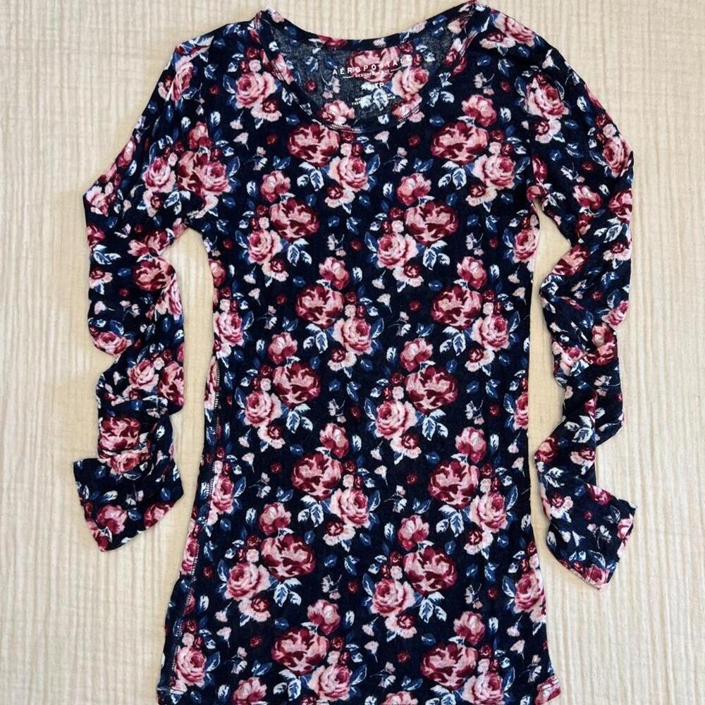 Vintage Aéropostale Floral Long Sleeve Tee! Size: XS